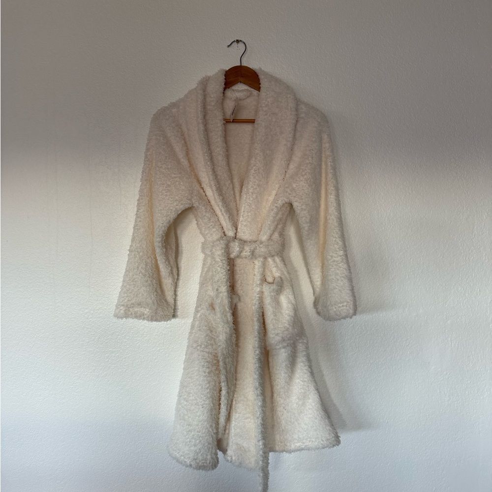 White robe  - Picture 3 of 5